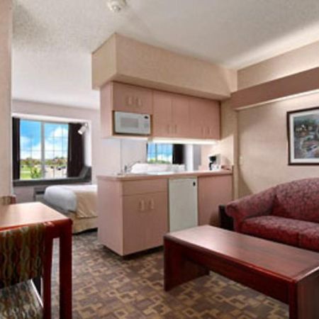 Microtel Inn & Suites By Wyndham Rochester North Mayo Clinic Экстерьер фото