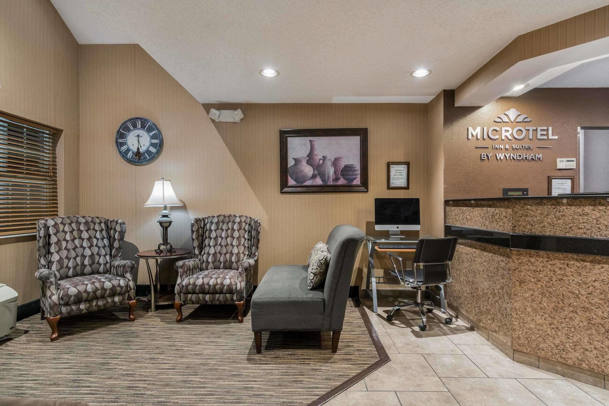 Microtel Inn & Suites By Wyndham Rochester North Mayo Clinic Экстерьер фото