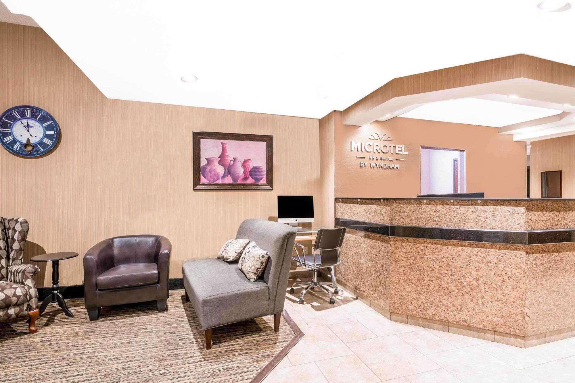 Microtel Inn & Suites By Wyndham Rochester North Mayo Clinic Экстерьер фото